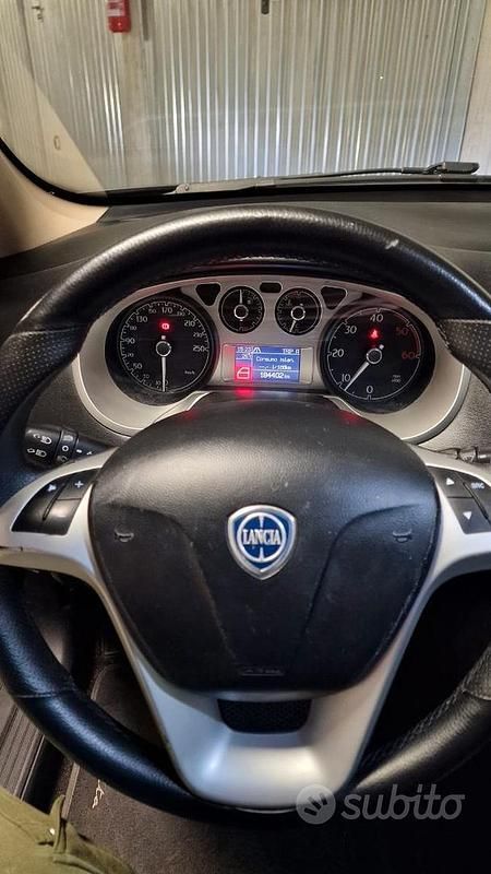 Usata Lancia Delta 120 CV (88 kW) 2009 Utilitaria