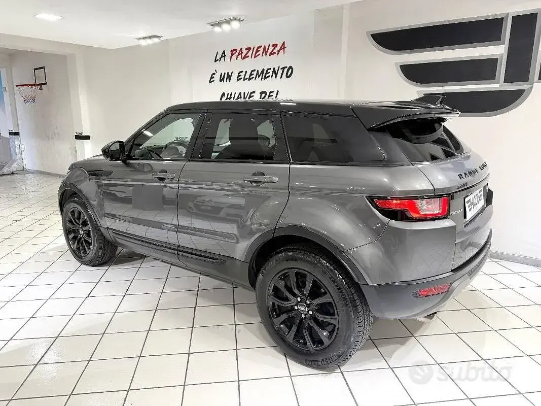 Usata Land Rover Range Rover evoque HSE Dynamic 150 CV (110 kW) 2018 Grigio SUV