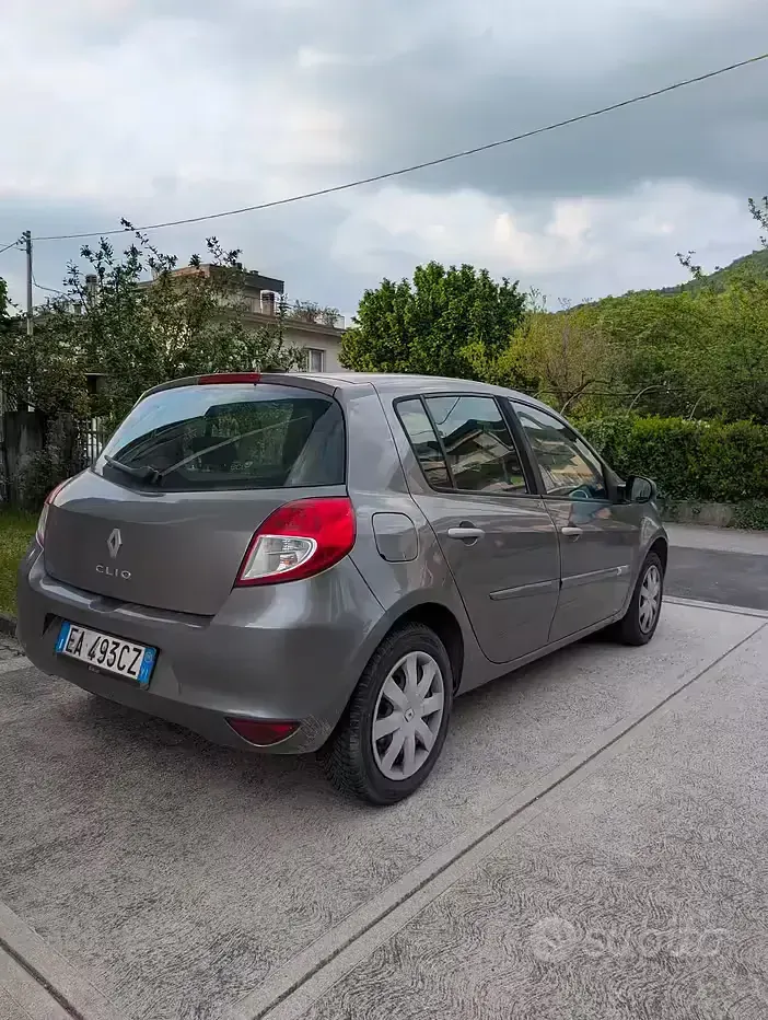 Usata Renault Clio III 75 CV (55 kW) 2009 Grigio Berlina