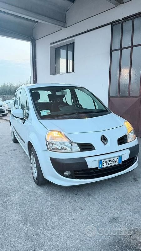 Usata Renault Modus 102 CV (75 kW) 2012 Bianco Monovolume