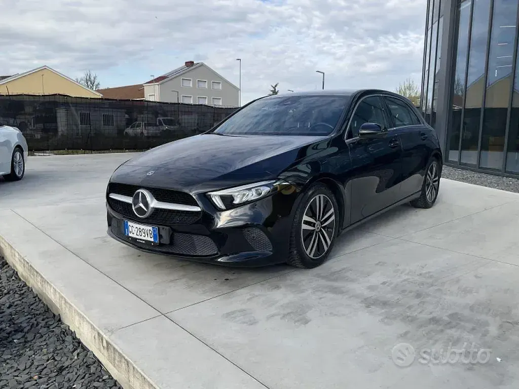 Usata Mercedes A180 Business 116 CV (85 kW) 2020 Nero Berlina