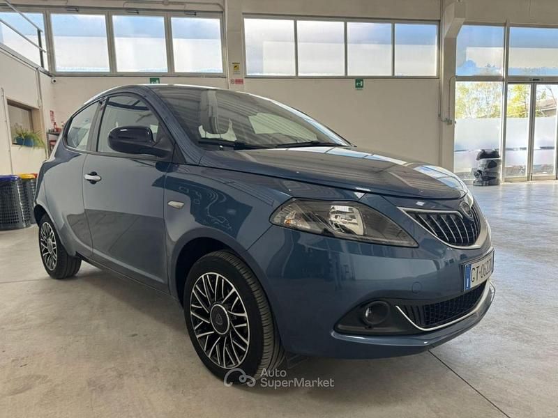 Usata Lancia Ypsilon Gold 70 CV (51 kW) 2024 Blu Utilitaria