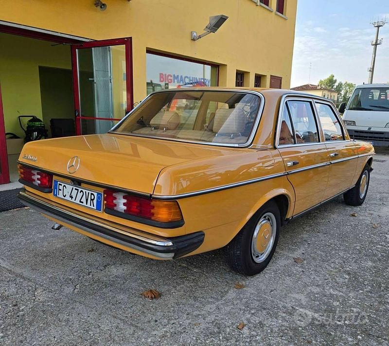 Usado Mercedes 240 72 CV (52 kW) 1980 Berlina