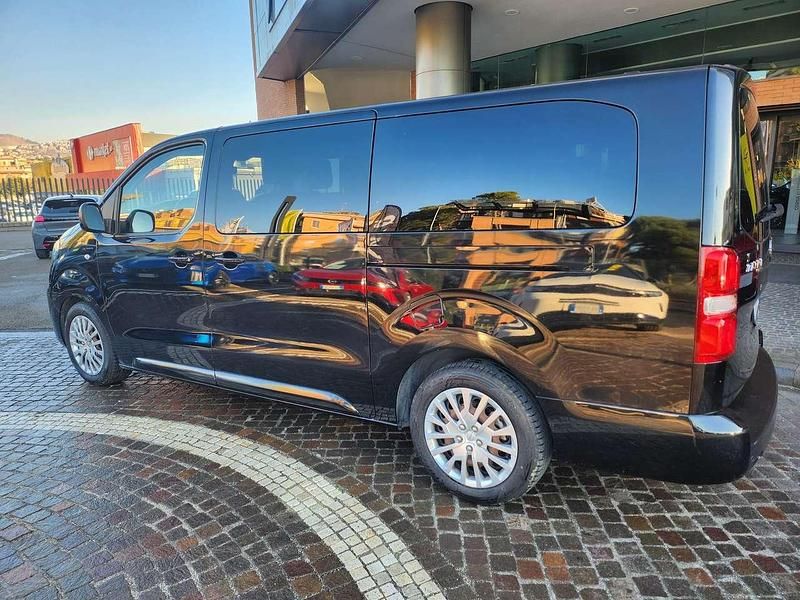 Usata Opel Zafira Life Business 145 CV (106 kW) 2023 Nero Monovolume