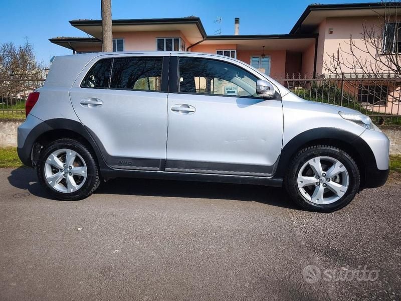 Usata Toyota Urban Cruiser 90 CV (66 kW) 2009 Grigio Utilitaria