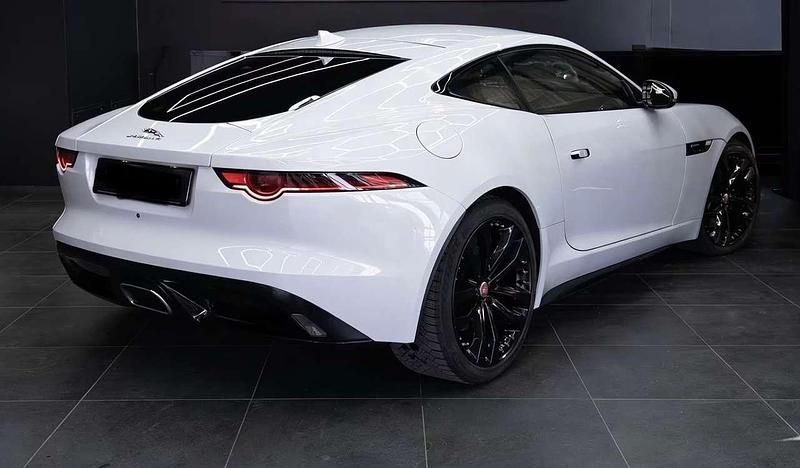 Usata Jaguar F-Type R-Dynamic 300 CV (220 kW) 2020 Bianco Coupé