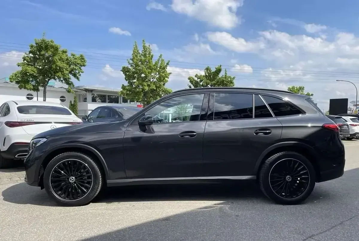Usata Mercedes GLC200 AMG 204 CV (150 kW) 2025 Grigio grafite SUV