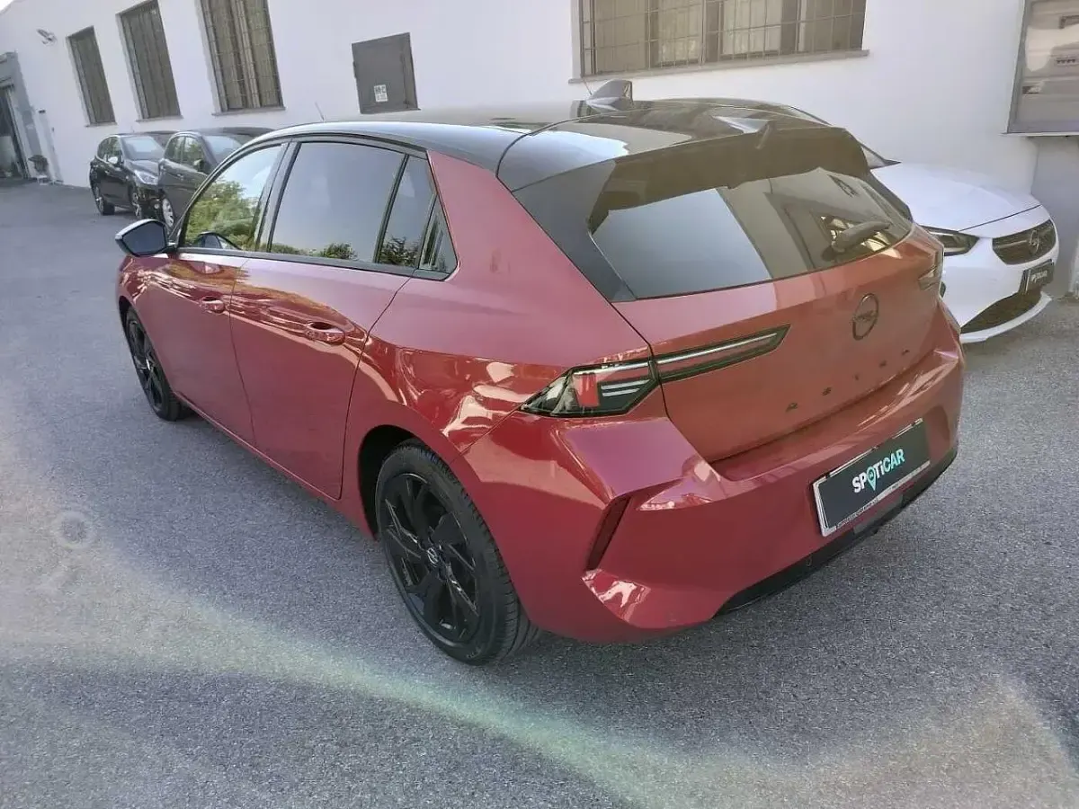 Usata Opel Astra 131 CV (96 kW) 2024 Rosso Utilitaria