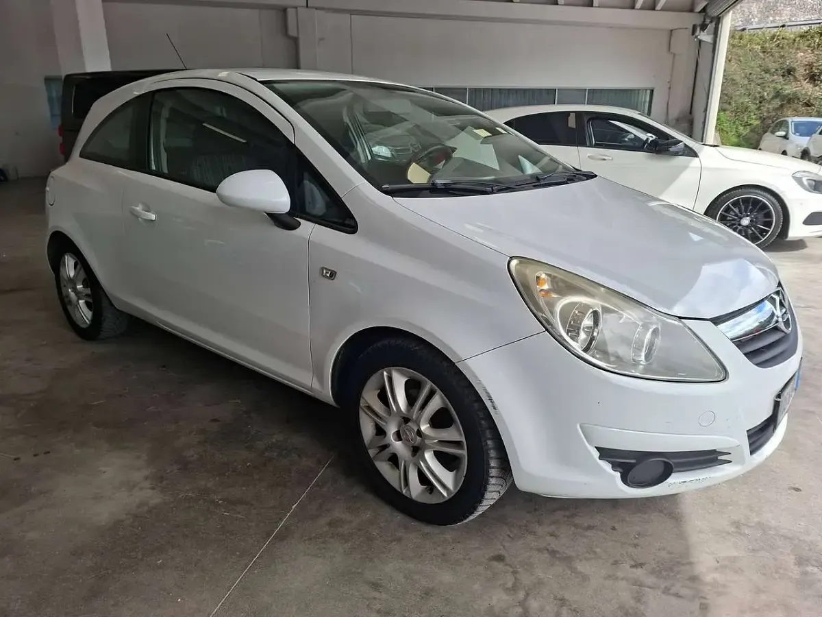 Usata Opel Corsa 75 CV (55 kW) 2008 Bianco Utilitaria