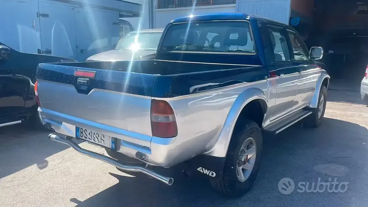 Usata Mitsubishi L200 Intense 100 CV (73 kW) 2001 Blu Pick-up