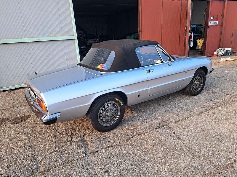 Usata Alfa Romeo Spider Veloce 128 CV (94 kW) 1981 Grigio Cabrio