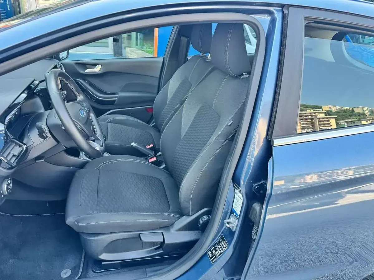 Usata Ford Fiesta Titanium 125 CV (91 kW) 2023 Blu/azzurro Utilitaria