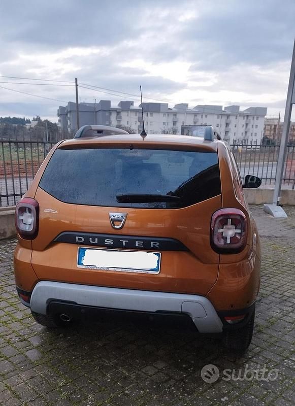 Usata Dacia Duster Lauréate 110 CV (80 kW) 2018 Marrone SUV