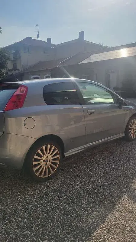 Usata Fiat Grande Punto Sport 95 CV (69 kW) 2006 Argento Utilitaria