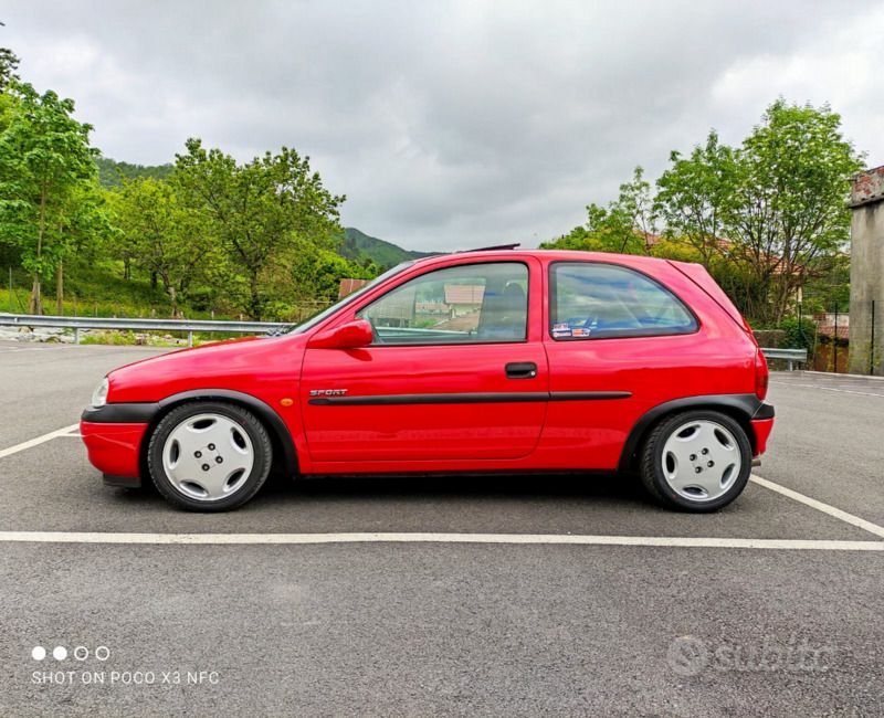 Rosso Usata 1997 Opel Corsa Sport Due volumi | 3609 € - Immagine 1/4