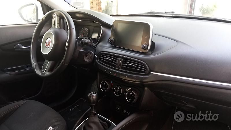 Usata Fiat Tipo 120 CV (88 kW) 2017 Bianco Berlina