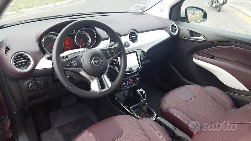 Usata Opel Adam Rocks Rocks 87 CV (63 kW) 2015 Utilitaria