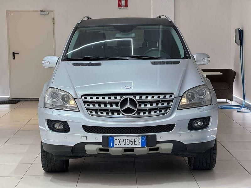 Usata Mercedes ML320 224 CV (164 kW) 2006 Argento SUV
