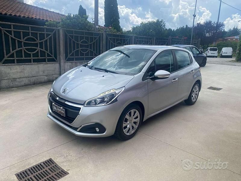 Usata Peugeot 208 Active 102 CV (75 kW) 2018 Argento Utilitaria