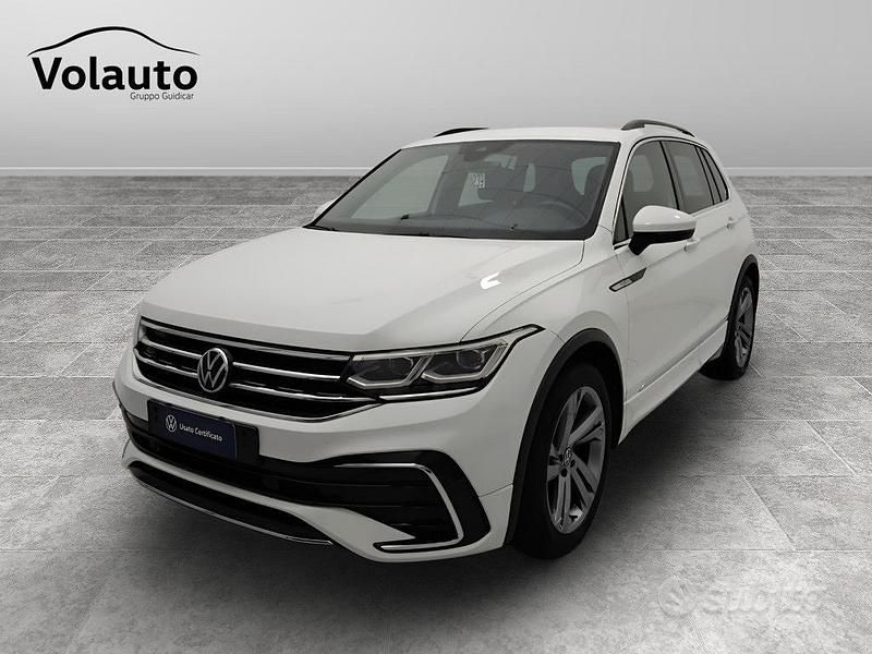 Bianco Usata 2021 VW Tiguan R-line SUV | 27.900 € (Molto cara) - Immagine 1/4
