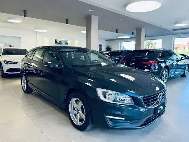 Usata Volvo V60 Business Edition 116 CV (85 kW) 2017 Grigio Station wagon