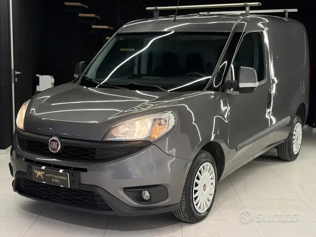 Usata Fiat Doblò Lounge 105 CV (77 kW) 2018 Grigio Monovolume