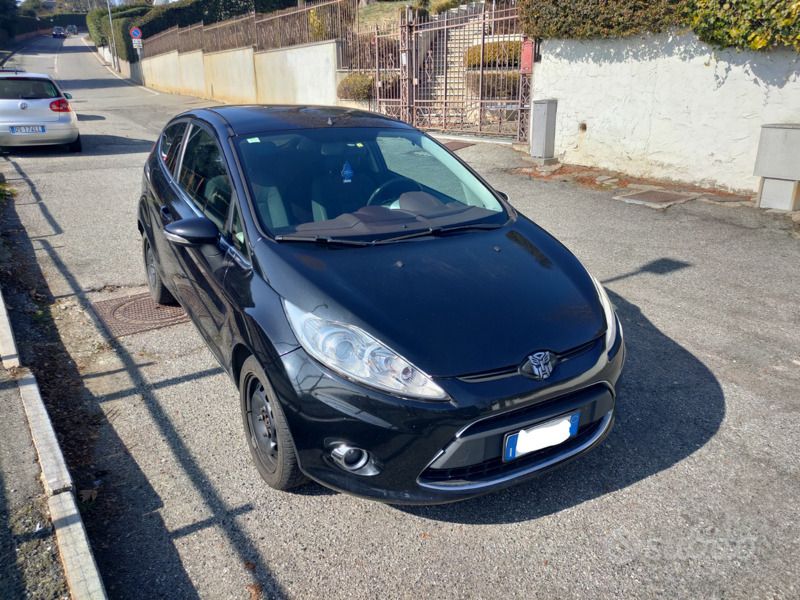 Usata Ford Fiesta Titanium 95 CV (69 kW) 2010 Nero Utilitaria