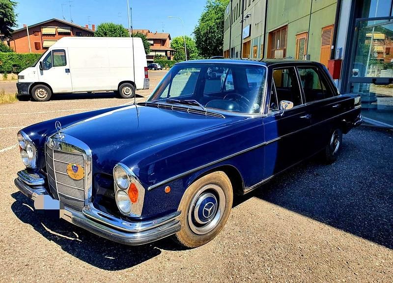 Usata Mercedes 300 SE 194 CV (142 kW) 1967 Blu/azzurro Berlina