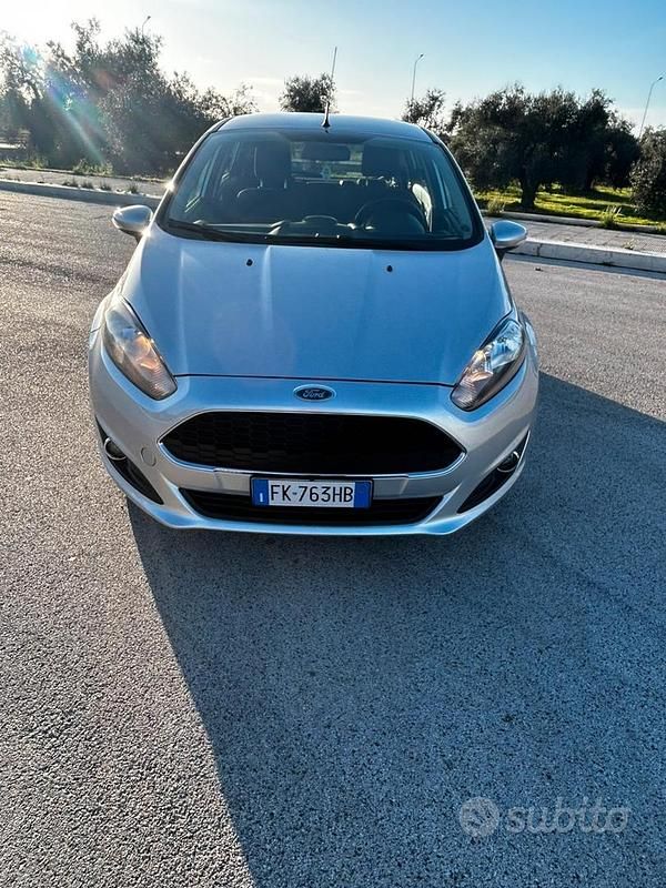 Usata Ford Fiesta 92 CV (67 kW) 2017 Grigio Utilitaria