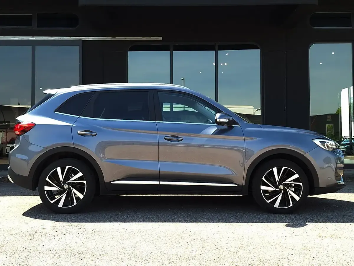 Usata MG ZS Luxury 197 CV (144 kW) 2025 Grigio SUV