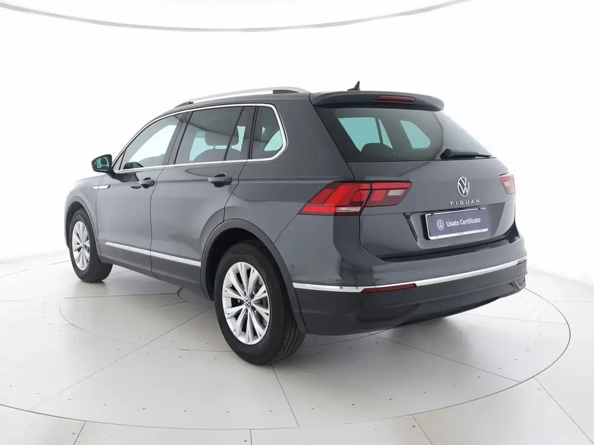 Usata VW Tiguan Life 150 CV (110 kW) 2023 Dolphin grey metallizzato SUV