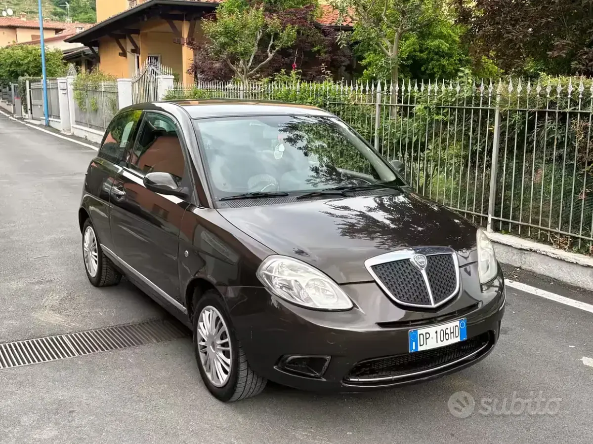 Usata Lancia Ypsilon 60 CV (44 kW) 2008 Marrone Utilitaria