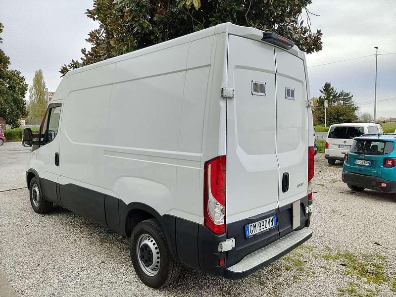 Usata Iveco Daily 136 CV (100 kW) 2023 Bianco Furgone