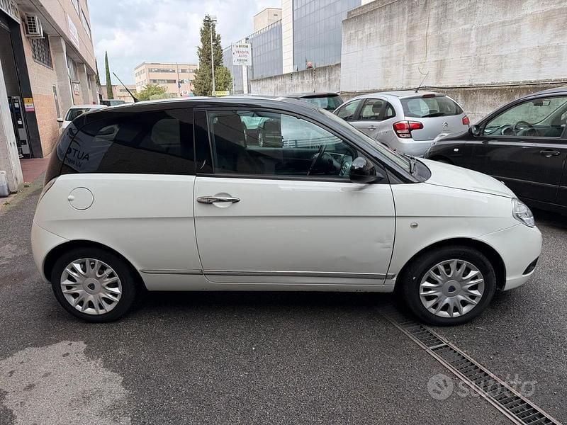 Usata Lancia Ypsilon 60 CV (44 kW) 2010 Beige Utilitaria