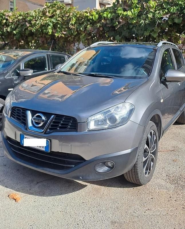 Grigio Usata 2012 Nissan Qashqai SUV | 5500 € (Buon prezzo) - Immagine 1/4