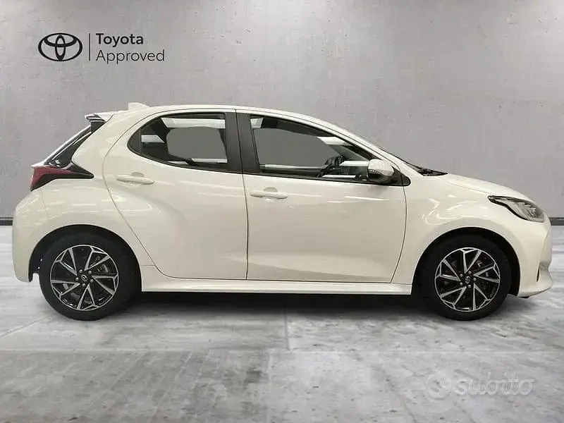 Usata Toyota Yaris Hybrid Trend 116 CV (85 kW) 2022 Nero Berlina