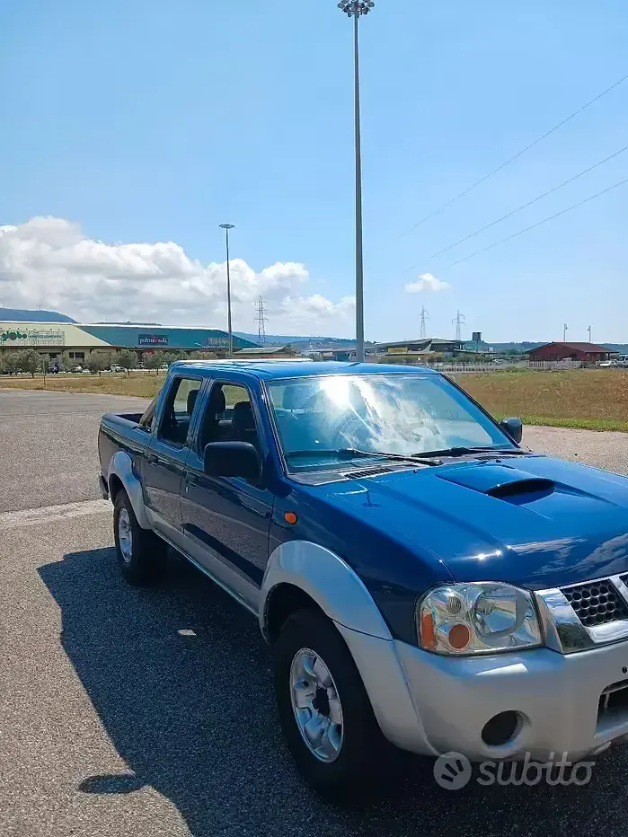 Usata Nissan Navara 133 CV (97 kW) 2003 Bluazzurro Pick-up