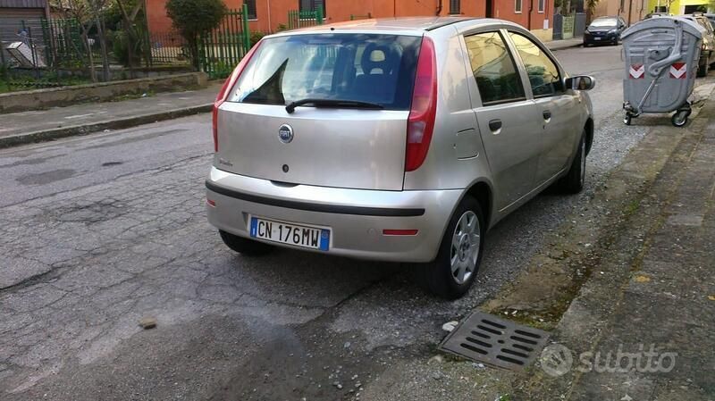 Usata Fiat Punto 60 CV (44 kW) 2004 Grigio Utilitaria