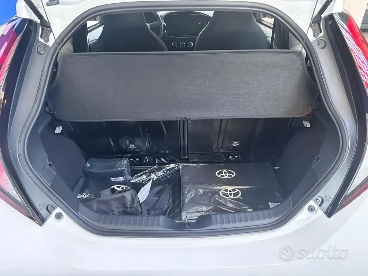 Usata Toyota Aygo X Trend 72 CV (52 kW) 2025 Bianco SUV