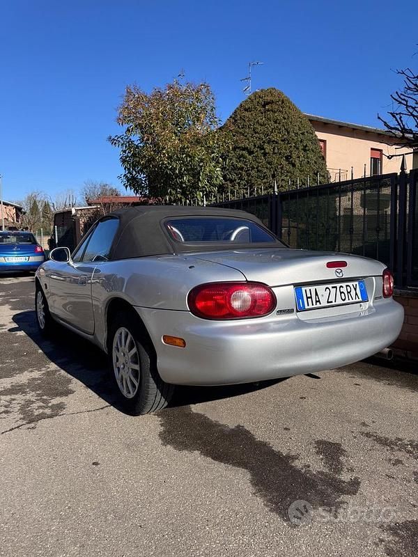 Usata Mazda MX5 110 CV (80 kW) 2001 Cabrio