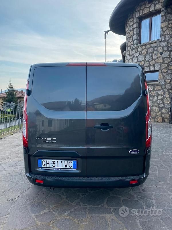 Usata Ford Transit Custom 131 CV (96 kW) 2022 Grigio Berlina