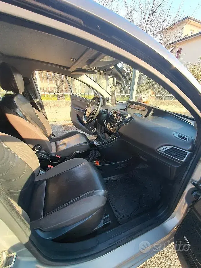 Usata Lancia Ypsilon 95 CV (69 kW) 2011 Utilitaria