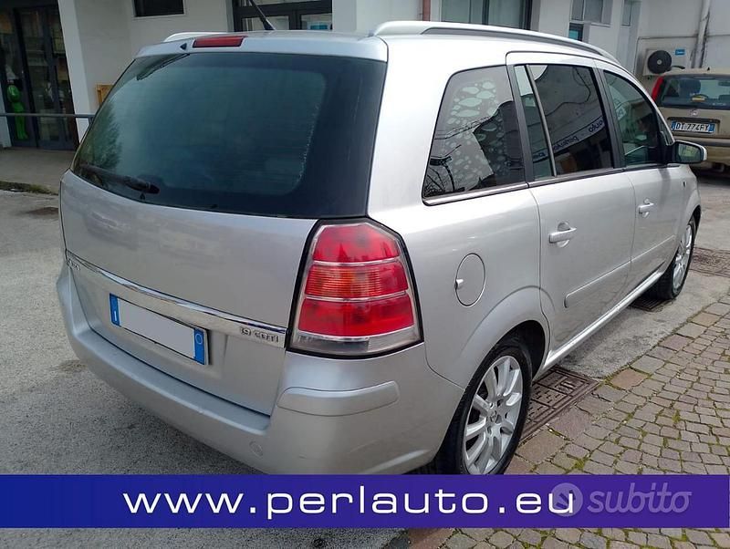 Usata Opel Zafira Cosmo 120 CV (88 kW) 2006 Grigio Monovolume