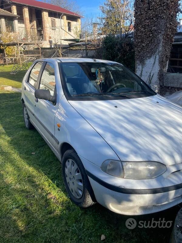 Usata 2010 Fiat Palio Tre volumi | 300 € (Buon prezzo) - Immagine 1/4