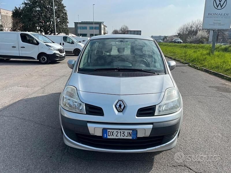 Usata Renault Modus Dynamique 75 CV (55 kW) 2009 Grigio Monovolume