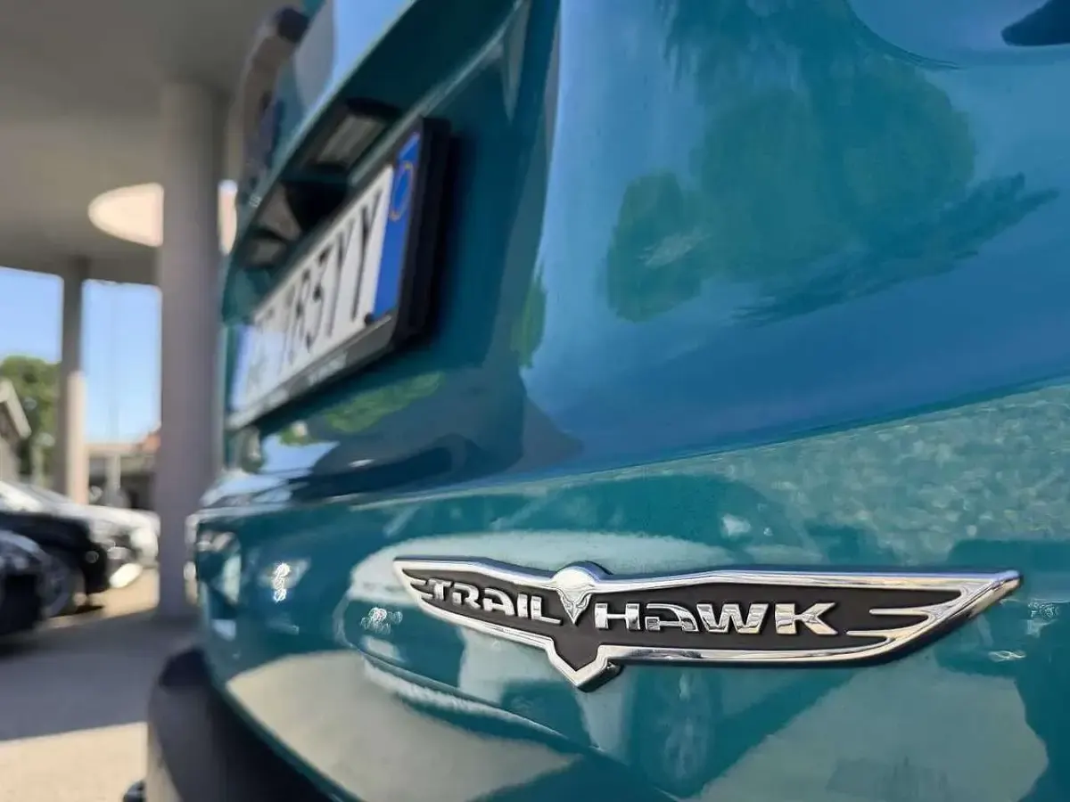 Usata Jeep Renegade Trailhawk 239 CV (175 kW) 2022 Blu/azzurro SUV