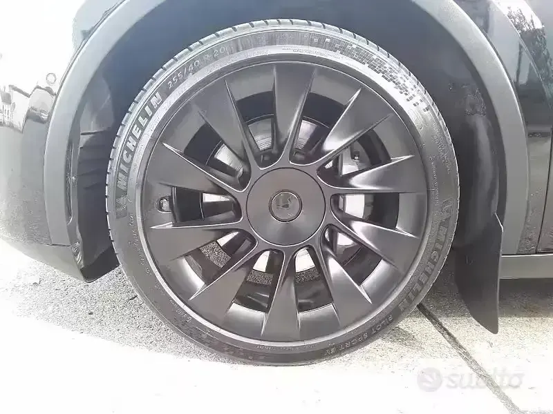 Usata Tesla Model Y Performance 377 kW (513 CV) 2022 Nero SUV