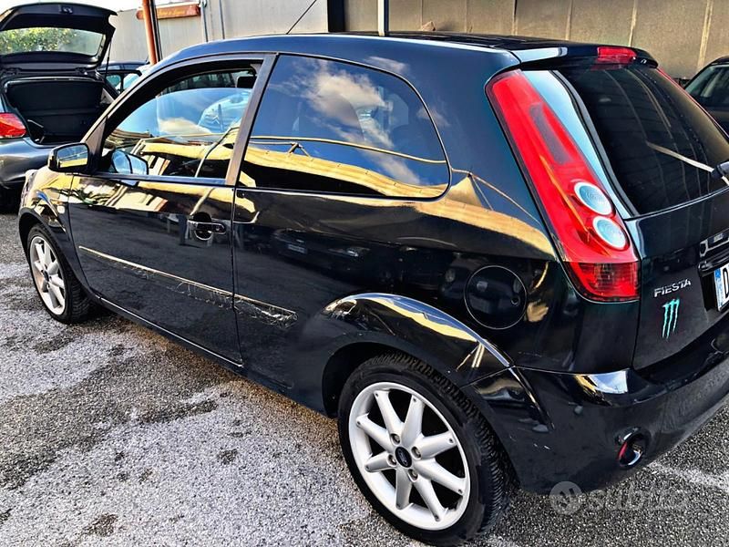 Usata Ford Fiesta 75 CV (55 kW) 2008 Nero Utilitaria