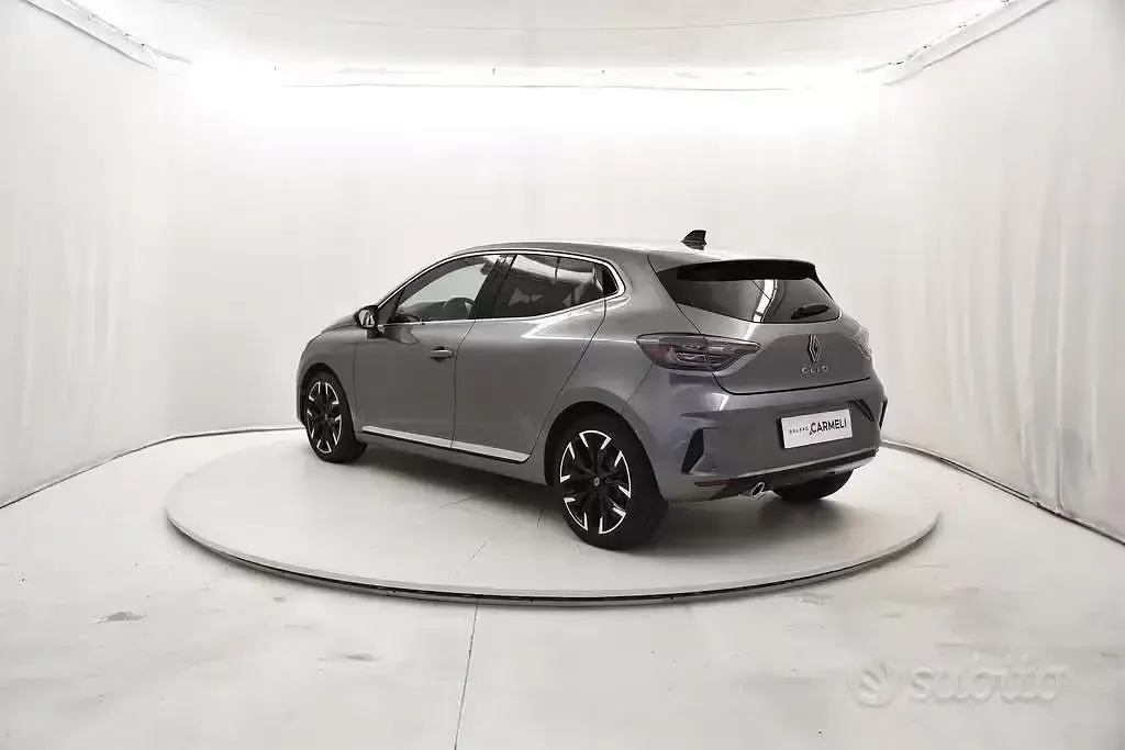Usata Renault Clio V Techno 101 CV (74 kW) 2025 Grigio Berlina