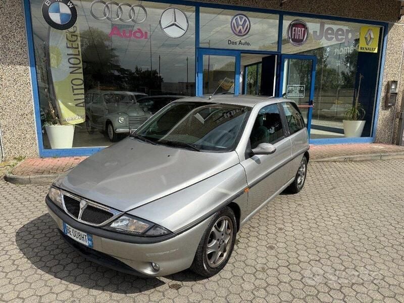 Usata Lancia Ypsilon 86 CV (63 kW) 1999 Antracite pastello Utilitaria